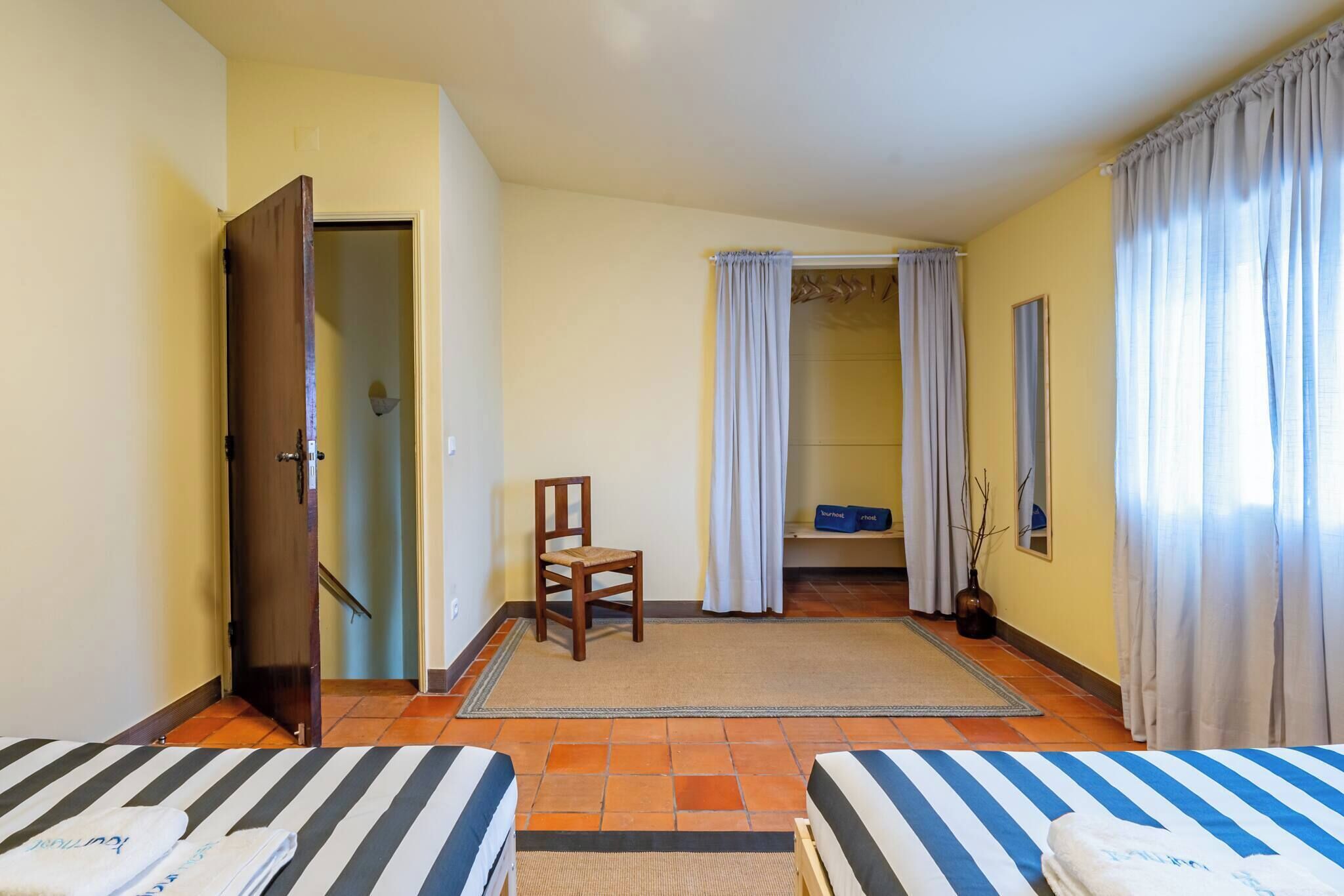 Iron/ironing board, free WiFi, bed sheets