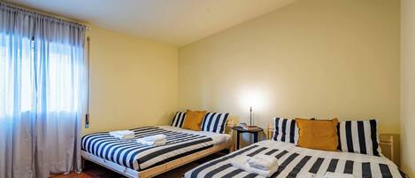 Iron/ironing board, free WiFi, bed sheets