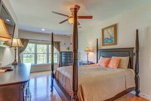 7 Schlafzimmer, Schreibtisch, Bügeleisen/Bügelbrett, Reisekinderbett