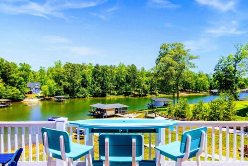 Lakefront Luxury 7BR, 7BA, Beach, Dock, Views