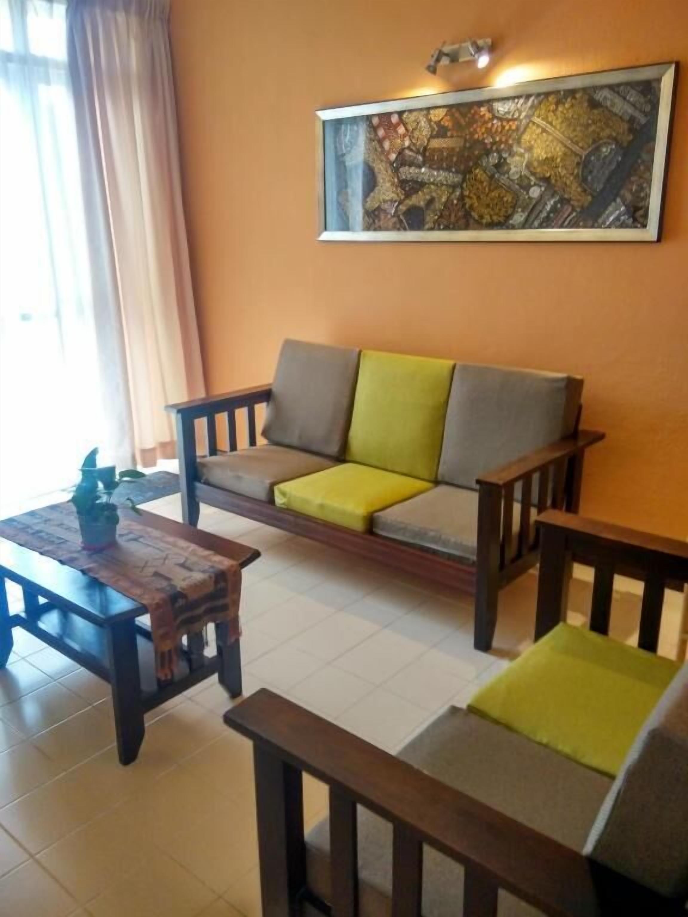 Classic Studio, Balcony, Mountain View | Living area