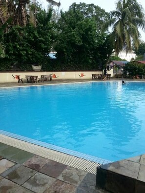 สระว่ายน้ำ