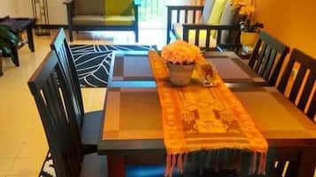 Estúdio clássico, sacada, vista para a montanha | Opções para refeição