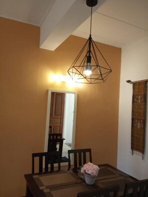 Studio Klasik, balkon, pemandangan gunung | Tempat makan