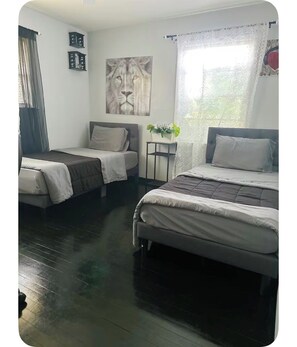 Room - Vintage with a touch of modern! A vintage style house with advanced technology (Houston)