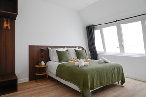 4 bedrooms, iron/ironing board, Internet, bed sheets - TheBlueStay 265 - Stunning A/C Apartment (Paris)