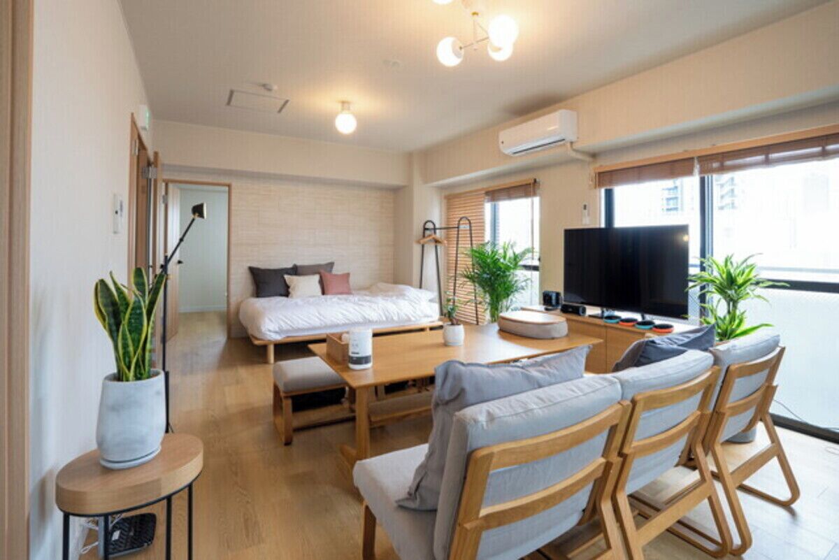 Leilighet – comfort | Oppholdsområde | En 50-tommers Flatskjerm-TV med digitale kanaler samt TV-spill