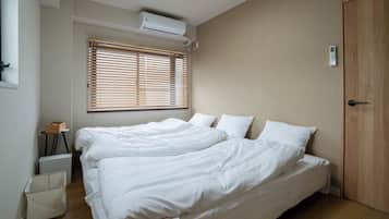 Căn hộ tiện nghi đơn giản | Màn/rèm cản sáng, bàn ủi/dụng cụ ủi quần áo