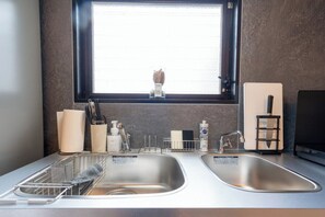 Leilighet – comfort | Eget kjøkken | Kjøleskap, mikrobølgeovn, kokeplater og kjøkkenutstyr