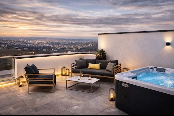 Outdoor spa tub