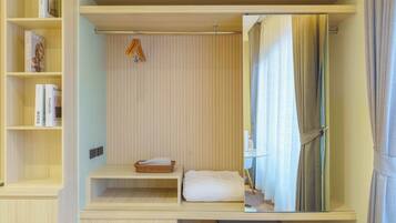 Deluxe Double Room, Non Smoking, City View | Interior