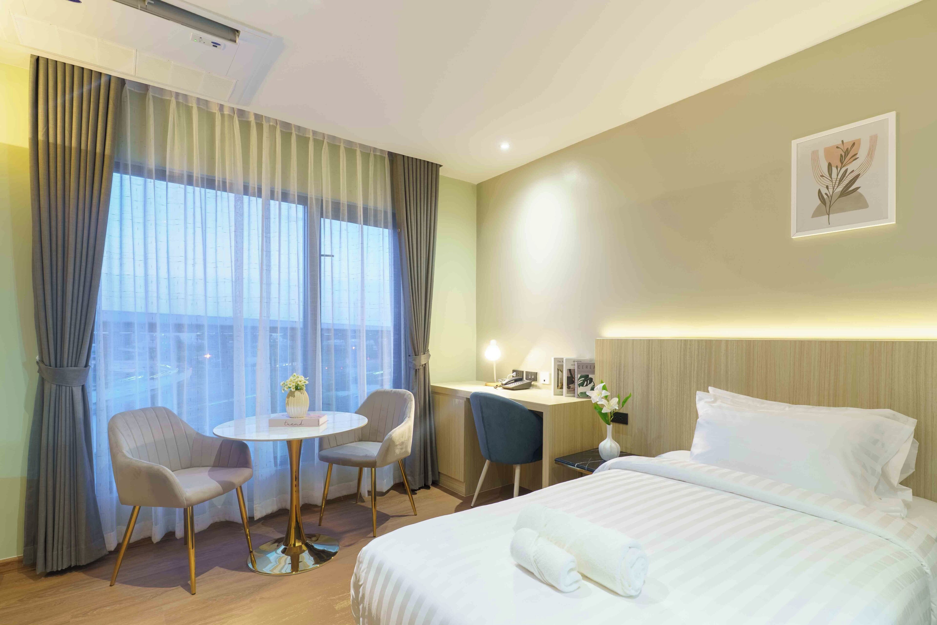 Deluxe Twin Room, Non Smoking, City View | In-room safe, desk, blackout curtains, soundproofing