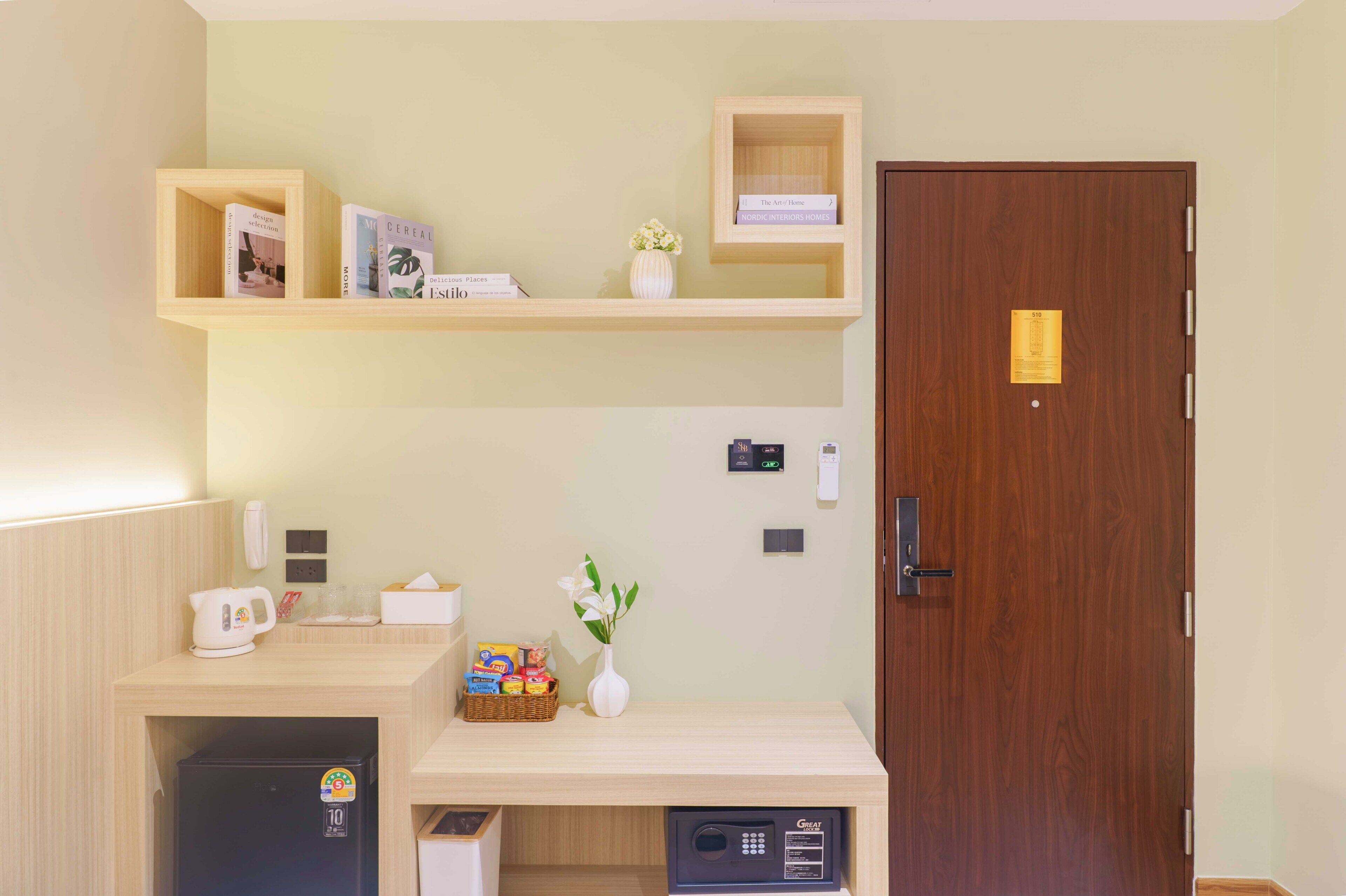 Comfort Triple Room, Non Smoking, City View | Interior