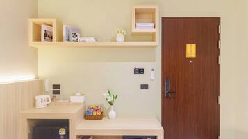 Comfort Triple Room, Non Smoking, City View | Interior
