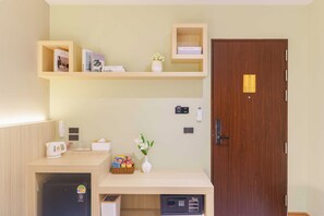 Comfort Triple Room, Non Smoking, City View | Interior