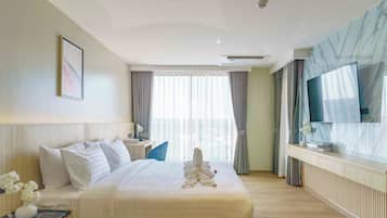 Duplex, Non Smoking, City View | In-room safe, desk, blackout drapes, soundproofing