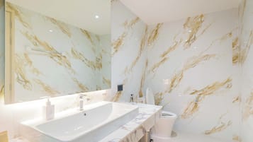 Deluxe Double Room, City View | Bathroom | Shower, hair dryer, towels, soap