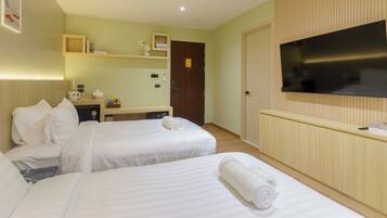 Deluxe Twin Room, Non Smoking, City View | In-room safe, desk, blackout curtains, soundproofing