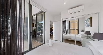 Skyline 2-Bed Apartment Near Metro North Ryde