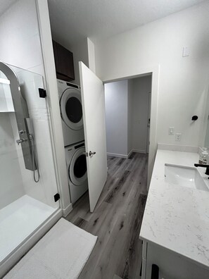 Bathroom - Cozy 1-bedroom Loft with AC in downtown Salt Lake City (Salt Lake City)