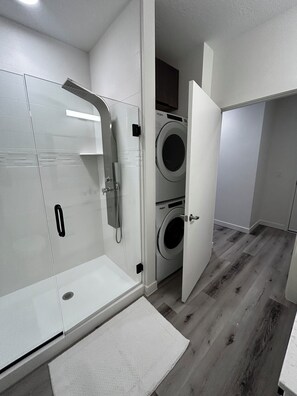 Bathroom - Cozy 1-bedroom Loft with AC in downtown Salt Lake City (Salt Lake City)