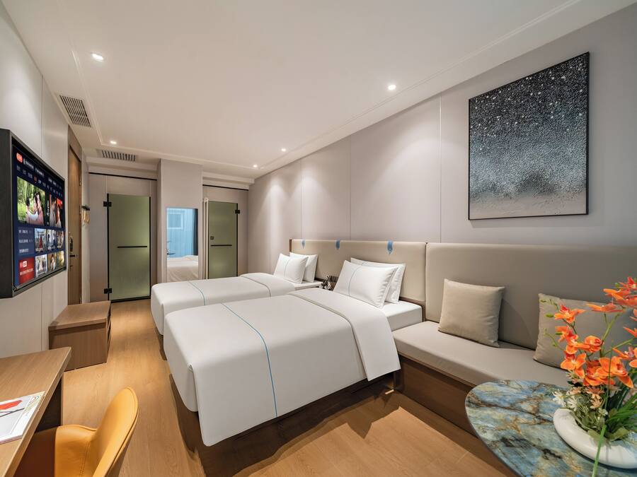 Luxury Double Room | In-room safe, blackout curtains, soundproofing, iron/ironing board
