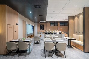 Free daily buffet breakfast - DequanMjiudian (Beijing)