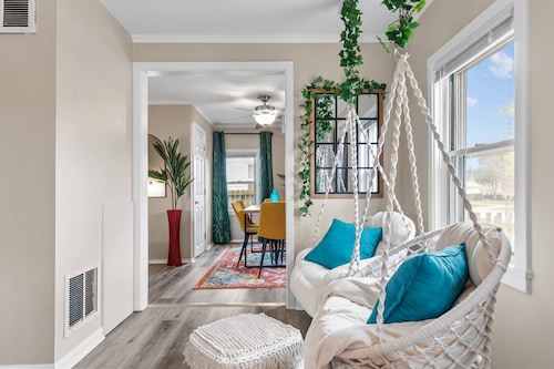 Cozy Oshkosh Home Minutes from UW, EAA & Downtown