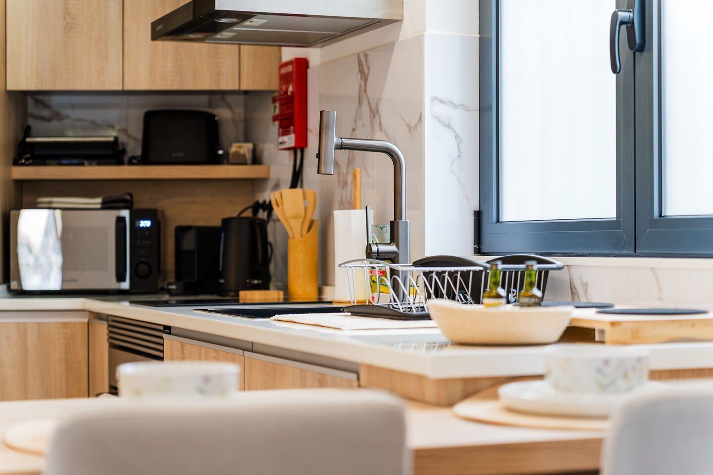 Coffee/tea maker, fridge, microwave, oven
