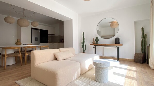 Living area - Vrbo Property (Saint-Rémy-de-Provence)