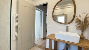 Bathroom - Vrbo Property (Saint-Rémy-de-Provence)