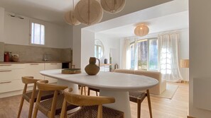 Dining - Vrbo Property (Saint-Rémy-de-Provence)