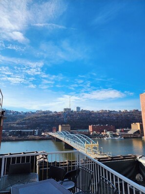 Property grounds - Luxury Downtown Loft w/ Skyline Views, Minutes from NFL Draft (Pittsburgh)