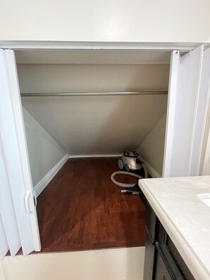 Interior - FURNISHED & FULLY RENOVATED STUDIO IN PRIME WEST HOLLYWOOD W/IN-UNIT LAUNDRY (West Hollywood)