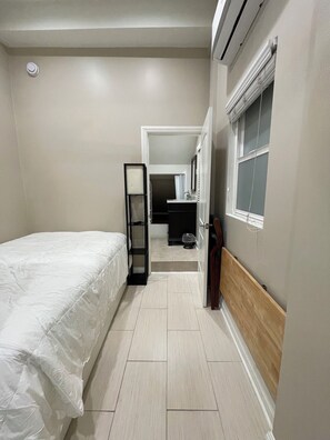 1 bedroom, desk, free WiFi, bed sheets - Stylish West Hollywood Studio w/ W&D Near Hollywood – 30+ Day Stays (West Hollywood)
