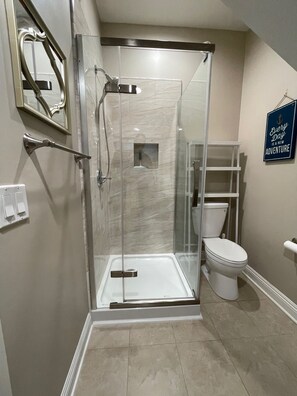 Hair dryer, towels, soap, shampoo - Stylish West Hollywood Studio w/ W&D Near Hollywood – 30+ Day Stays (West Hollywood)