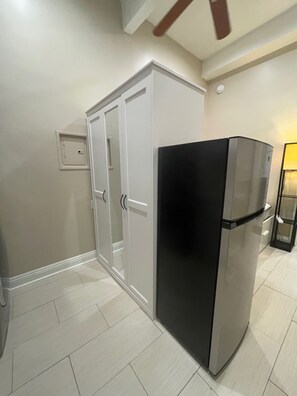 Interior - FURNISHED & FULLY RENOVATED STUDIO IN PRIME WEST HOLLYWOOD W/IN-UNIT LAUNDRY (West Hollywood)