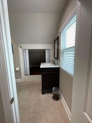 Hair dryer, towels, soap, shampoo - Stylish West Hollywood Studio w/ W&D Near Hollywood – 30+ Day Stays (West Hollywood)