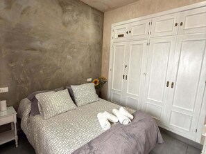 2 bedrooms, Internet, bed sheets - Novo home by Staycare (Rota)