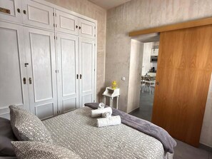 2 bedrooms, Internet, bed sheets - Novo home by Staycare (Rota)