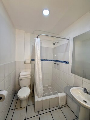 Doppia Superior | Bagno | Doccia, asciugamani, sapone, shampoo