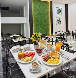 Free daily continental breakfast - Hotel NASS del Sur (Cuenca)