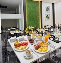 Desayuno continental incluido todos los días 