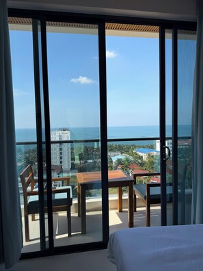 Deluxe Double Room, Beach View | Interior