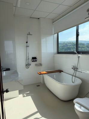 Bathroom - Alana Sea View Phu Quoc Hotel (Duong Dong, Phu Quoc)