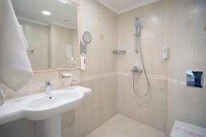 Shower, hair dryer, towels, soap - Rena Alexandria Club hotel (Sunny beach)