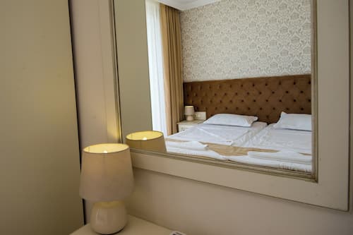 Minibar, in-room safe, desk, free WiFi
