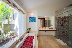 Comfort Villa, Pool View | Bathroom - Villa SS Chang (Canggu)