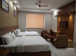 Family Room | Egyptian cotton sheets, premium bedding, memory foam beds, desk