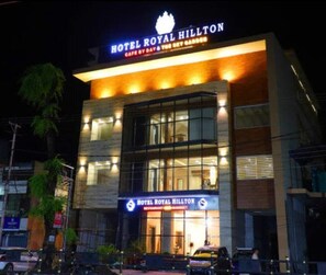 Front of property - Hotel Royal Hillton (Paonta Sahib)